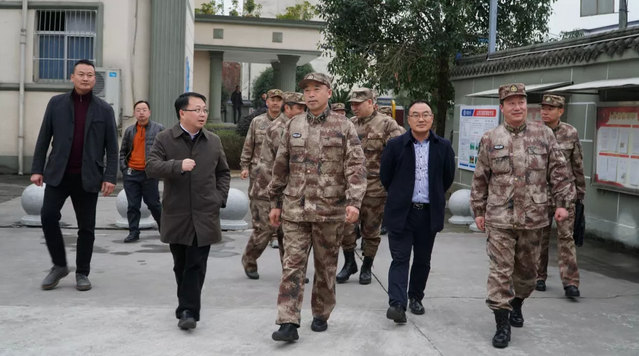 四川省委常委省军区司令员姜永申到始阳镇调研武装工作